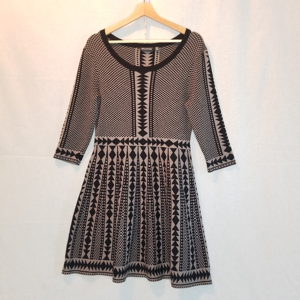 Nina Leonard gray and black geometric pattern knit dress size women's L